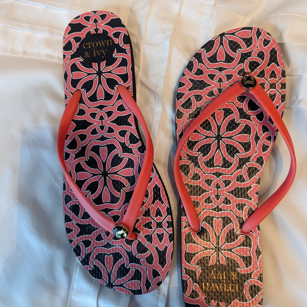 NEW! Crown and Ivy flip flops size 10
